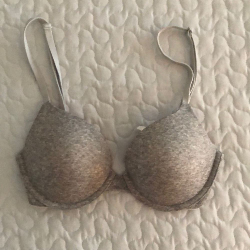 32C Like New Victoria's Secret Tshirt Bra